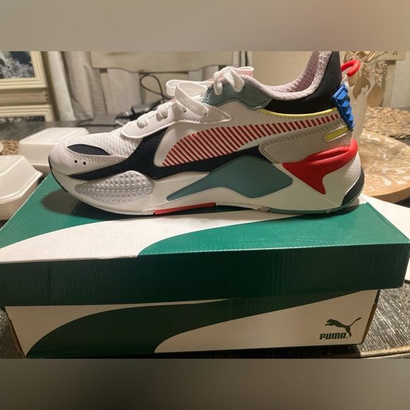 ‼️Sold‼️ Boys Pumas sneakers - Picture 2 of 3